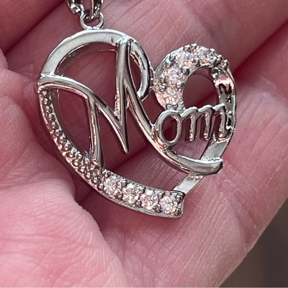 Silver Heart 'Mom' Pendant Necklace - NWOT - Picture 6 of 13